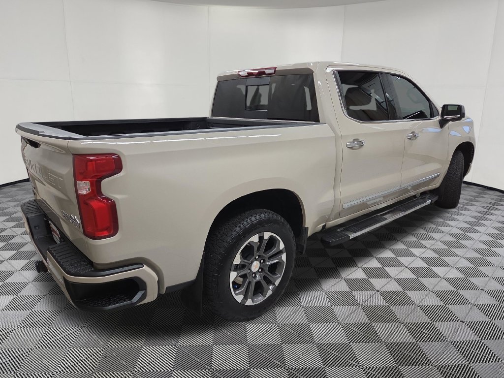 Used 2026 Chevrolet Silverado 1500 High Country AWD/4WD image 4