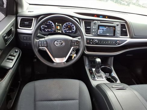 Used 2019 Toyota Highlander LE image 6