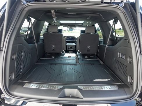 New 2026 Chevrolet Suburban Premier image 9