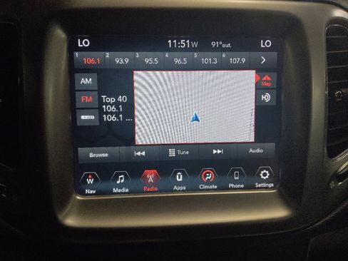 Used 2017 Jeep Compass Latitude w/ Popular Equipment Group FWD image 25