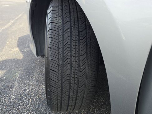 Used 2021 Toyota Camry LE image 27