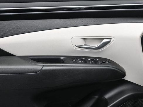 Used 2022 Hyundai Tucson SE image 13