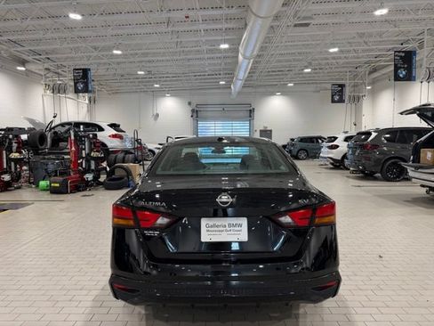 Used 2024 Nissan Altima 2.5 SV FWD image 7
