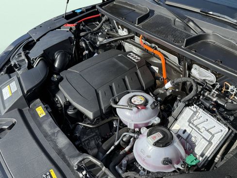 Used 2024 Audi Q5 e Premium w/ Convenience Package image 17