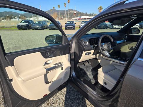 New 2025 Mercedes-Benz GLB 250 4MATIC image 21