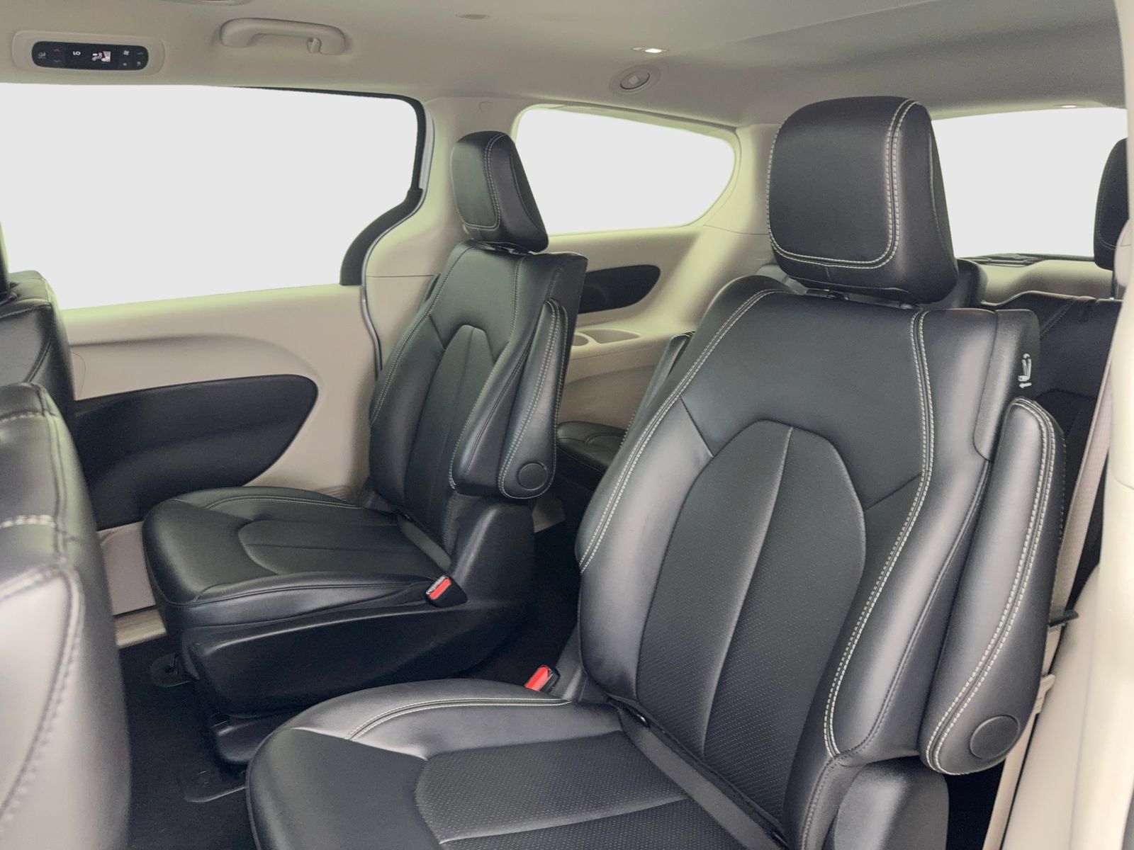 Used 2024 Chrysler Pacifica Limited FWD image 33