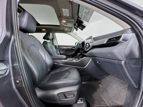 Certified 2024 Toyota Highlander Platinum AWD/4WD image 31