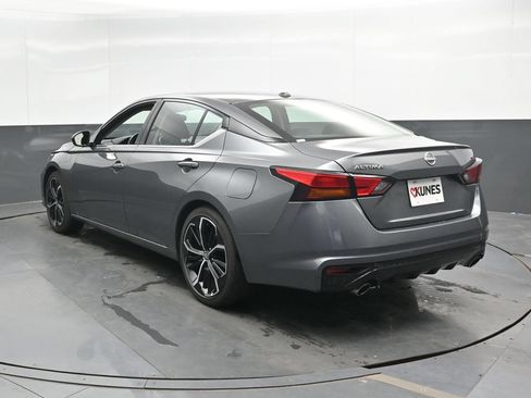 Used 2024 Nissan Altima 2.5 SR FWD image 11