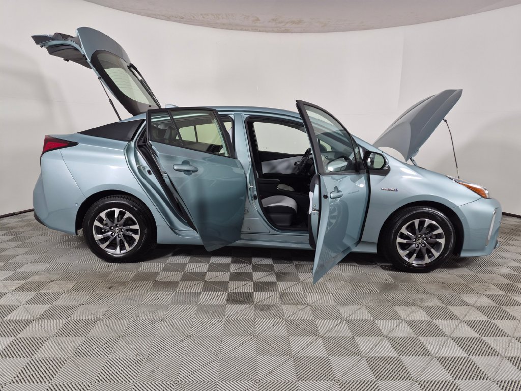 Used 2022 Toyota Prius Limited w/ Premium Convenience Package FWD image 9