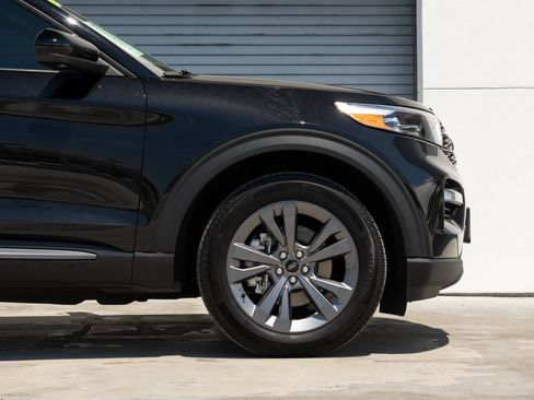 Used 2024 Ford Explorer XLT w/ Equipment Group 202A AWD/4WD image 25