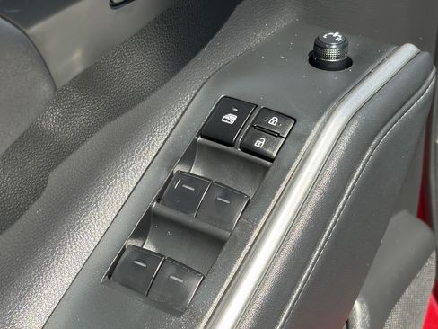 Certified 2024 Toyota Highlander XLE AWD/4WD image 30