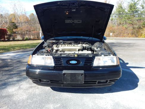Used 1990 Ford Taurus SHO image 17