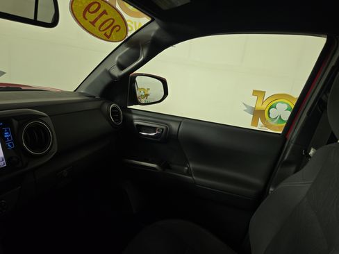 Used 2019 Toyota Tacoma TRD Sport w/ Technology Package image 24