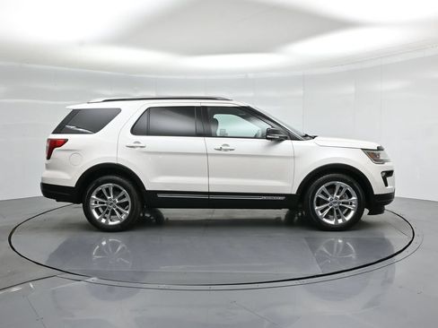 Used 2018 Ford Explorer XLT w/ Equipment Group 202A FWD image 25