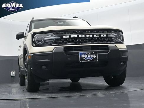 Used 2025 Ford Bronco Sport Outer Banks w/ Outer Banks Tech Package+ AWD/4WD image 18