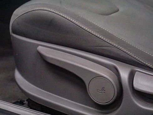 Used 2025 Hyundai Elantra SEL image 21