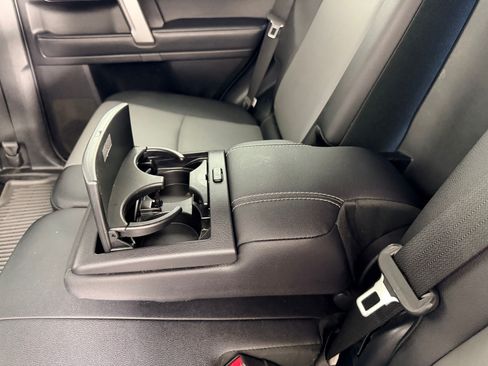 Used 2022 Toyota 4Runner SR5 Premium w/ Moonroof Package RWD image 15