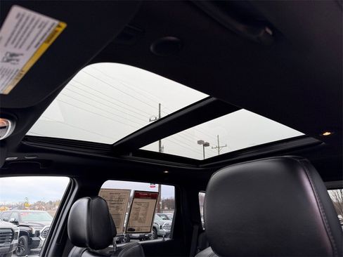 Used 2020 Jeep Grand Cherokee Limited w/ Luxury Group II image 29