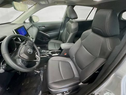 Used 2025 Toyota Corolla Cross XLE w/ Convenience Package FWD image 20