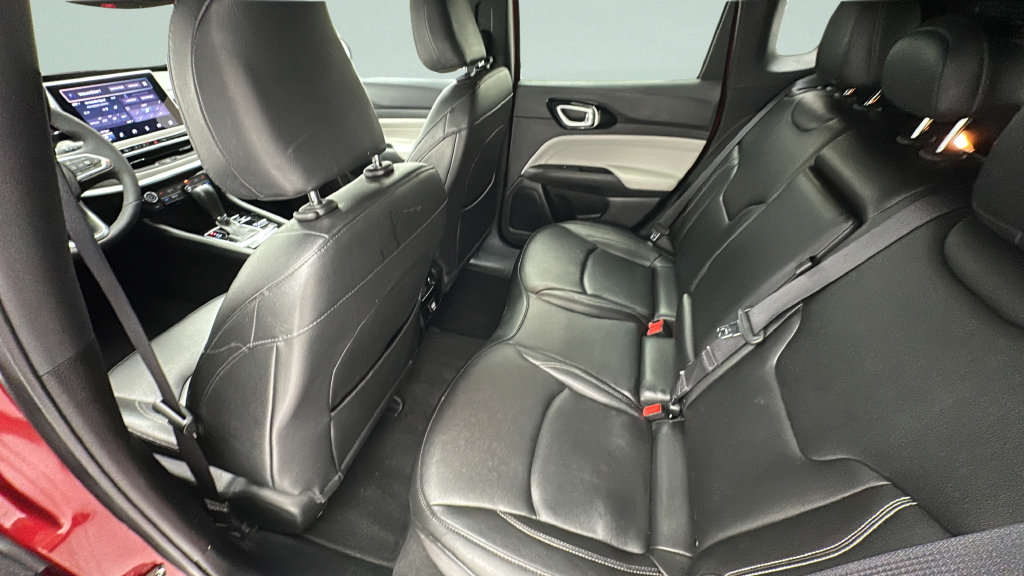 Used 2025 Jeep Compass Limited AWD/4WD image 9