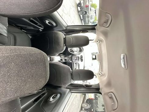 Used 2022 Jeep Renegade Latitude w/ Convenience Group AWD/4WD image 19