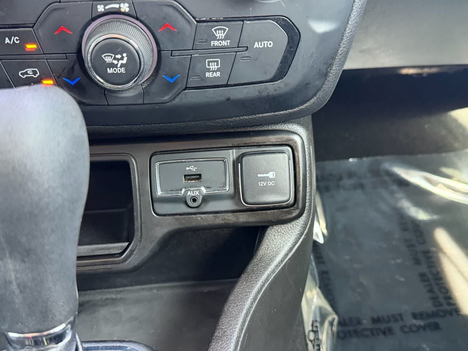 Used 2020 Jeep Renegade Latitude FWD image 20