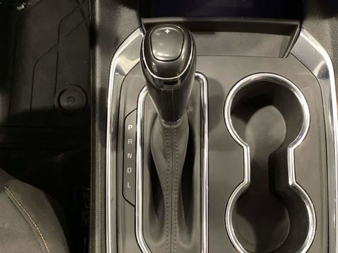 Used 2020 Chevrolet Traverse LT image 22