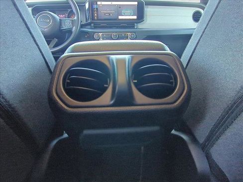 Used 2024 Jeep Gladiator Sport image 15