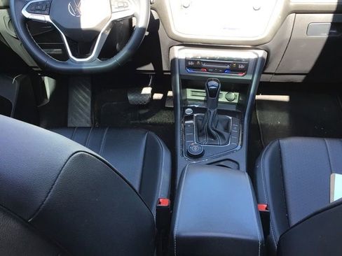 Used 2022 Volkswagen Tiguan SE w/ Panoramic Sunroof Package image 6