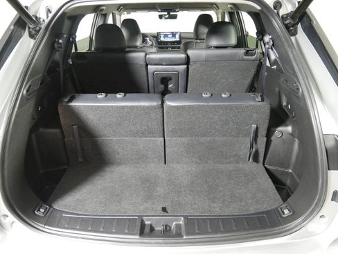 Used 2025 Mitsubishi Outlander SE image 18