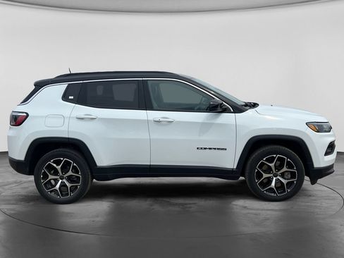 Used 2025 Jeep Compass Limited AWD/4WD image 11