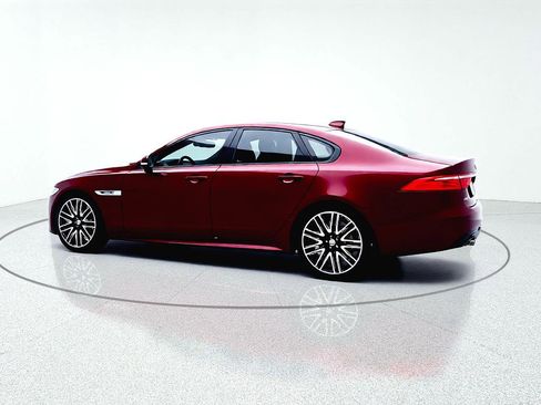 Used 2017 Jaguar XF R-Sport image 6