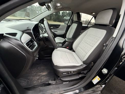 Used 2022 Chevrolet Equinox LS w/ LS Convenience Package image 11