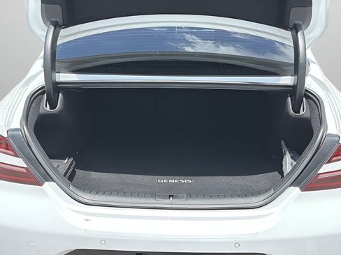 Used 2022 Genesis G70 3.3T RWD image 8