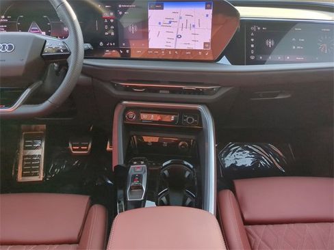 Used 2025 Audi SQ5 Prestige w/ Prestige Package image 15