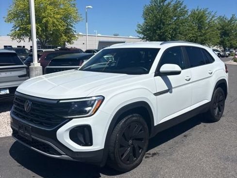 Used 2024 Volkswagen Atlas Cross Sport SE AWD/4WD image 2