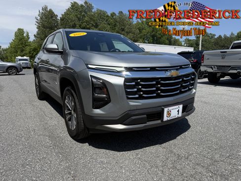 Used 2025 Chevrolet Equinox LT AWD/4WD image 1