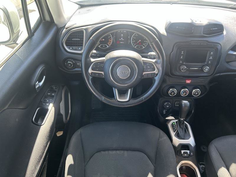 Used 2017 Jeep Renegade Latitude AWD/4WD image 9