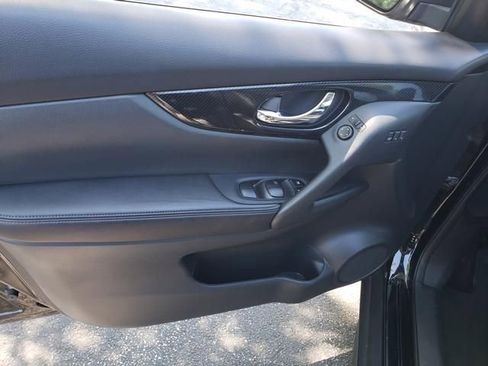 Used 2018 Nissan Rogue SL w/ Premium Package FWD image 11