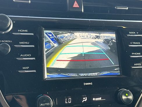 Used 2020 Toyota Camry SE image 21