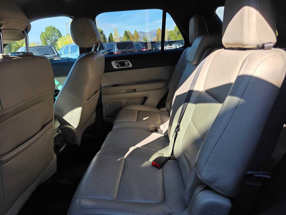 Used 2014 Ford Explorer XLT w/ Equipment Group 202A AWD/4WD image 16