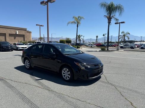 Used 2024 Toyota Corolla LE FWD image 2