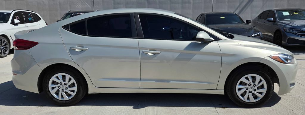 Used 2018 Hyundai Elantra SE w/ Cargo Package FWD image 5