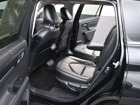 Used 2021 Toyota Highlander XLE FWD image 13