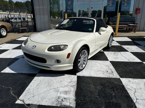 Used 2006 MAZDA MX-5 Miata Grand Touring w/ Premium Pkg RWD image 9