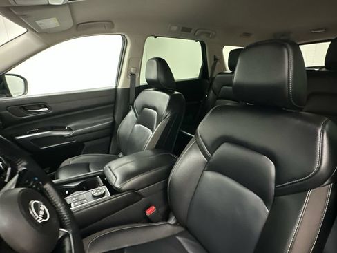 Used 2024 Nissan Pathfinder SL AWD/4WD image 9