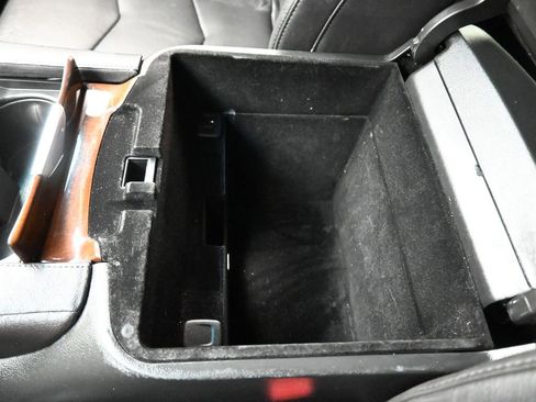 Used 2017 Cadillac Escalade ESV Luxury image 27