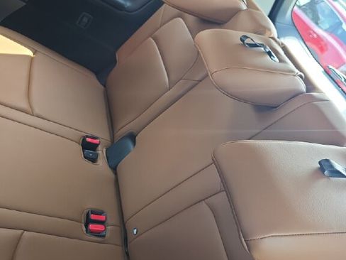 New 2026 Nissan Pathfinder Platinum FWD image 4