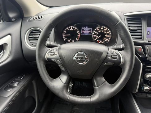Used 2019 Nissan Pathfinder SV image 16