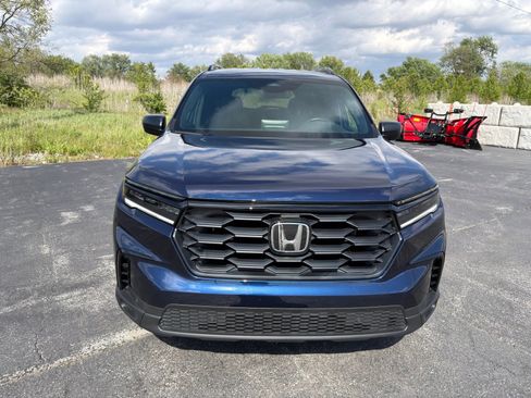 Used 2025 Honda Pilot Sport image 11